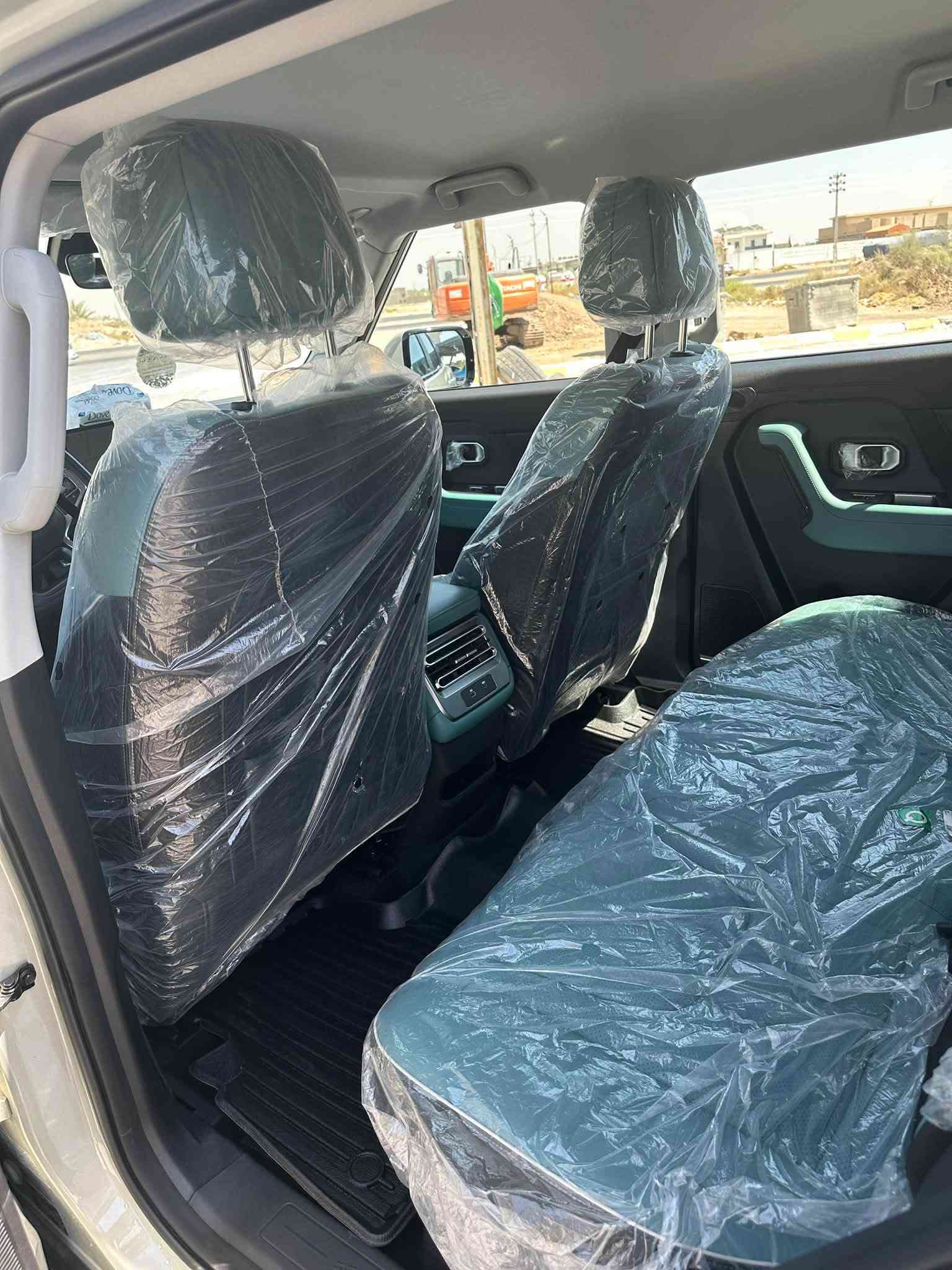 – JETOUR T1 2026  -     فئة Comfort 2.0L 8AT
•   🛣️  المسافة المقطوعة   1700 قابل للزياده

------------------------------------------------------------

✅ المواصفات :

• القير: 8 سرعات أوتوماتيكية 8AT
• نظام الدفع: دفع أمامي
• القوة الحصانية: 254 حصان
• العزم: 390 نيوتن.م
• استهلاك الوقود: 8.1 لتر لكل 100 كم
• كاميرات محيطية 360°
• نظام مراقبة النقطة العمياء
• حساسات اصطفاف كاملة
• نظام المراعي للوقوف الأوتوماتيكي (Autohold)
• نظام التحكم بنزول المنحدرات
• نظام مساعد لصعود المرتفعات
• نظام مكابح مانعة للانغلاق ABS
• نظام التحكم بالثبات ESC
• وسائد هوائية أمامية وجانبية
• رنجات ألمنيوم قياس 19 إنش
• شاشة وسطية قياس 12.8 إنش
• شاشة عدادات رقمية قياس 10.25 إنش
• دعم أبل كاربلاي وأندرويد أوتو
• مثبت سرعة
• مقصورة جلد فاخر
• المقاعد الأمامية كهربائية
• تهوية وتدفئة للمقاعد الأمامية
• الإضاءة الأمامية والخلفية LED
• صندوق كهربائي بلمسة
• شاحن هاتف لاسلكي
• وضعيات قيادة متعددة
• نظام الدخول الذكي (بصمة)
• مسند يد (كونسول) أمامي
• فلتر تنقية هواء N95
• نظام مراقبة ضغط الإطارات

🛠️ الضمان

• الضمان الأساسي: 6 سنوات + عداد كم مفتوح
• ضمان المحرك: 10 سنوات أو 1,000,000 كم

الاستفسار الاتصال 
***********
