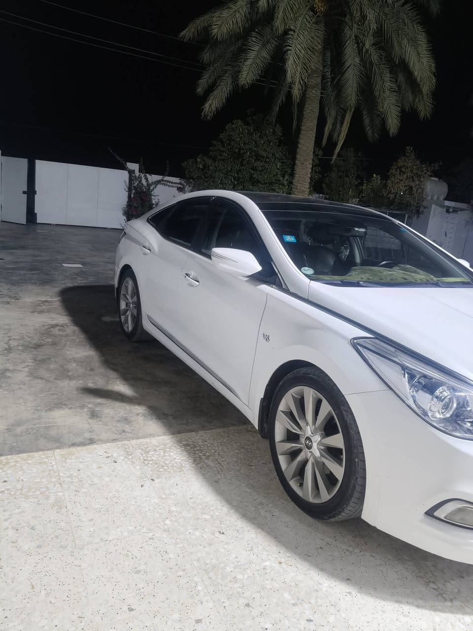 ازيرا م 13 خليجي السيارة مكفوله من الصبغ فقط الدعاميات  مواصفات بني روما بردة خلفية وبرات في البيئان الخلفية هواي بيه مواصفات ماشيه 165 ك حقيقي السيارة جديدة كير مكينة نظيفة بمعنى الكلمة فقط مبدل واشر قبغ ولفات سيارة كامله والسونار موجود  محتاجه فقط صبغ دعاميه خلفيه 
السعر 125 
للتواصل***********
