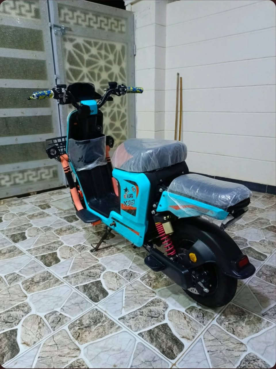 السلام عليكم دراجة شحن نوع X900 خمس بطاريات الدراجة جديدة أخت الزيرو السعر 500 وبيهة مجال العنوان ديالى المقدادية الرقم ***********
