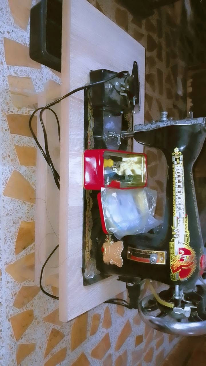 مكينة خياطه ام الفراشه الاصليه غير مستخدمه جديده مع التخته الخشب.     السعر( ٩٠  ) وبيها مجال 
للاستفسار على الرقم.   ***********
