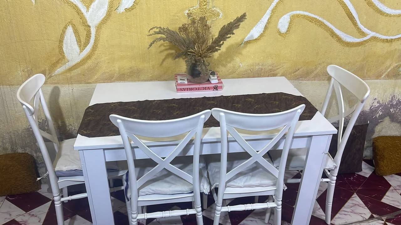 ميز طعام نظيف جدا *********** البصرة, العراق
