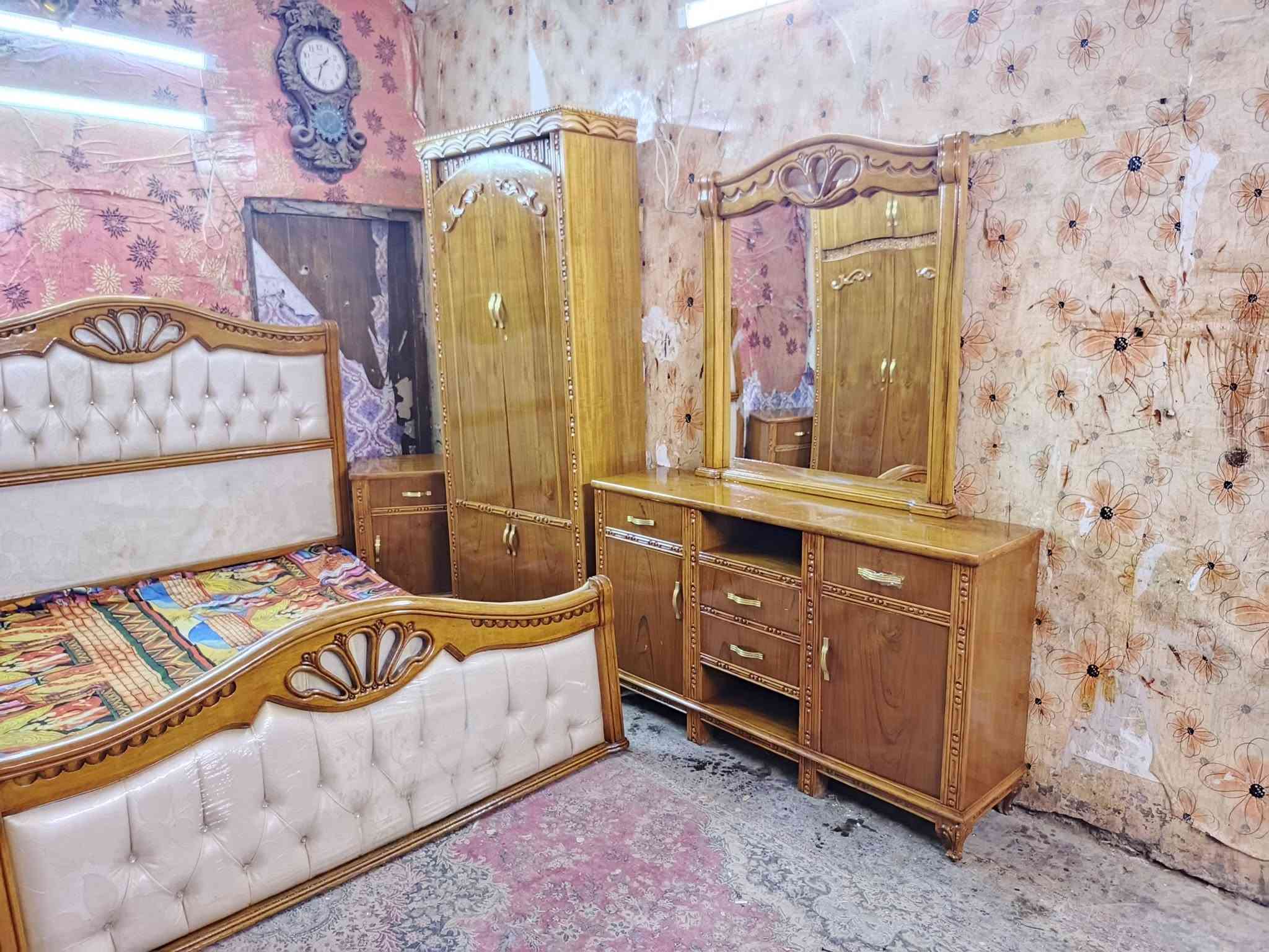 غرفه اخشاب خمس ابواب ملحق للبيع ***********السعر 750صاج داخل وخارج الضهر جرجوبه الزاويه كنتوريه موديل حديث موديل زان العنوان بغداد وكو توصيل متواجد وتساب
