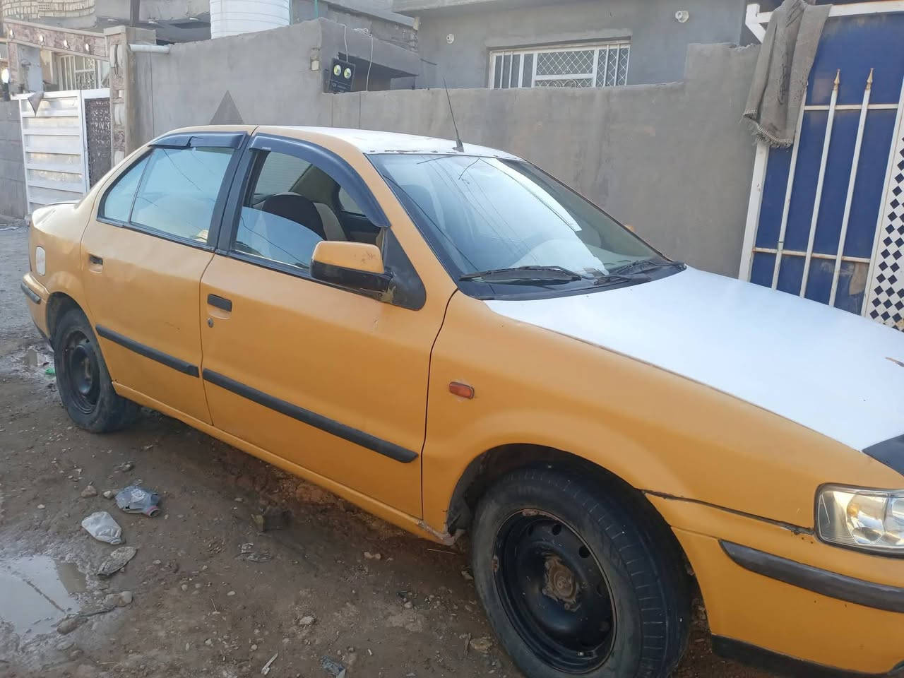 للبيع سمند ٢٠٠٩ رقم بغداد سنوية نافذة ٢٠٢٣ هيئة وغرامات تاخذ صافي السعر ١٨ وبيها مجال محرك بيه صرف صاحبها بغداد الفضيلية 
مكانها الصويرة السيارة شغالة 
***********
