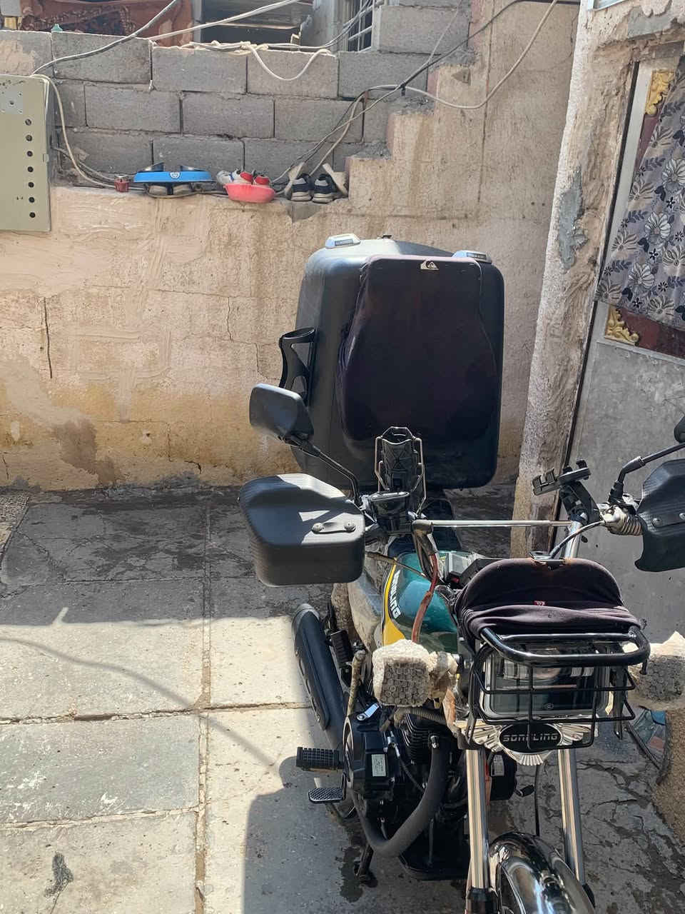 سلام عليكم دراجه موديل 2026 صارلهه شهر من طالعه منل معرض مراوس  بموديل 2025 الي عنده لا يقصر هاذ رقمي ***********
مكاني بغداد

