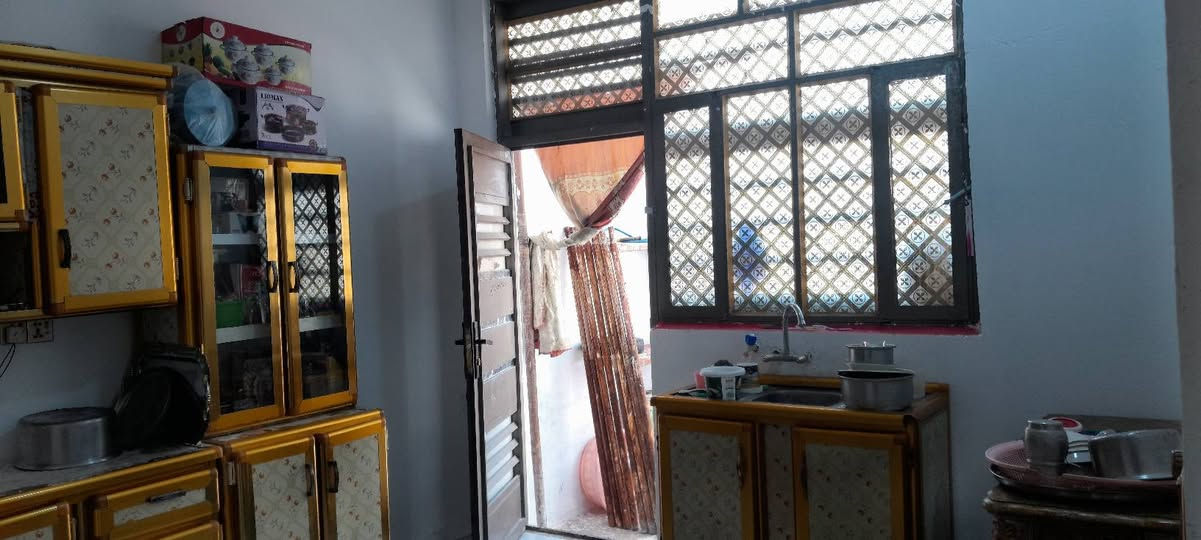 سلام عليكم  بيت للبيع دور الشرطه شارع القائد قرب البانزين خانه الكندي
رقم بل 74 طابقين  بناء البيت 2026
***********
