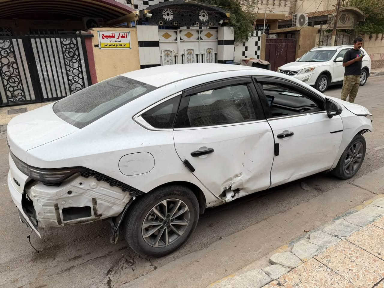 السلام عليكم BYD رقم بغداد 2025 ماشيه 10
بيهة حادث تشتغل وتمشي السعر 15500 قفل 
العنوان بغداد الدوره 

‭***********‬
