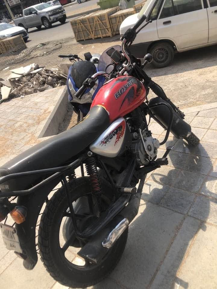 السلام عليكم دراجه بوكسر البيع موديل ٢٠٢٣ماضيه ٣٣الف دراجه نضيفى ما متعوبه سعر مليونين ونص وبيها مجال 
تواصل ***********

