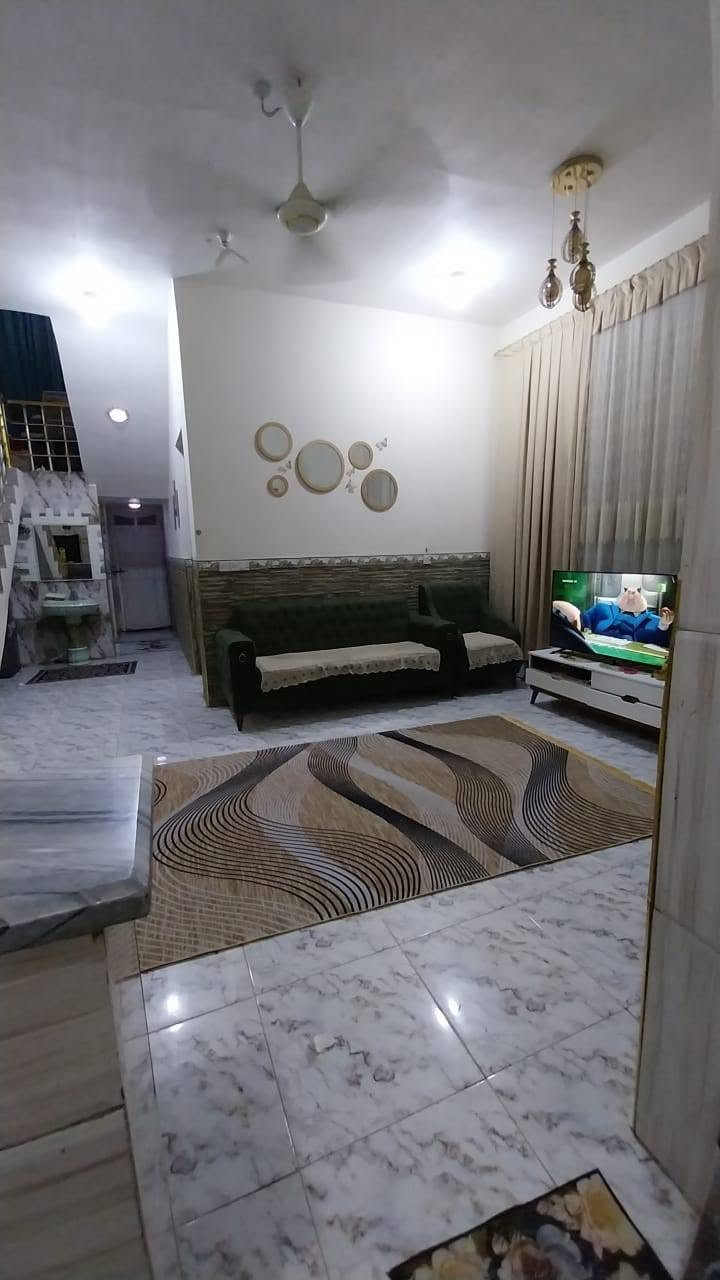 مشتمل طابو صرف ١٥٠متر للبيع حي الكرار وجهه على المتنزه وخدمات كاملة بناءحديث طابوق وسكف صب غرفة نوم واحدة وصالة واستقبال ومطبخ للاستفسار الاتصال ***********
