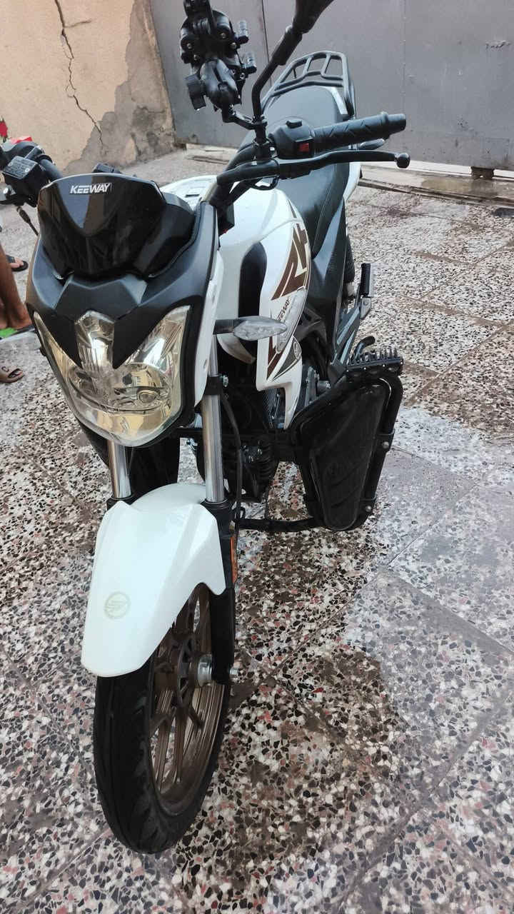 سلام عليكم دراجه البيع RK 200cc
مستعجل ع بيعته 
مكان بغداد البياع سويب 
 سعر 2400 وبيه مجال الشراي 
وياه خوذه و صندوك 
دراجه مكفوله عامه 
مو باسم شركه
رقمي  ‏‪***********‬‏ واتساب
