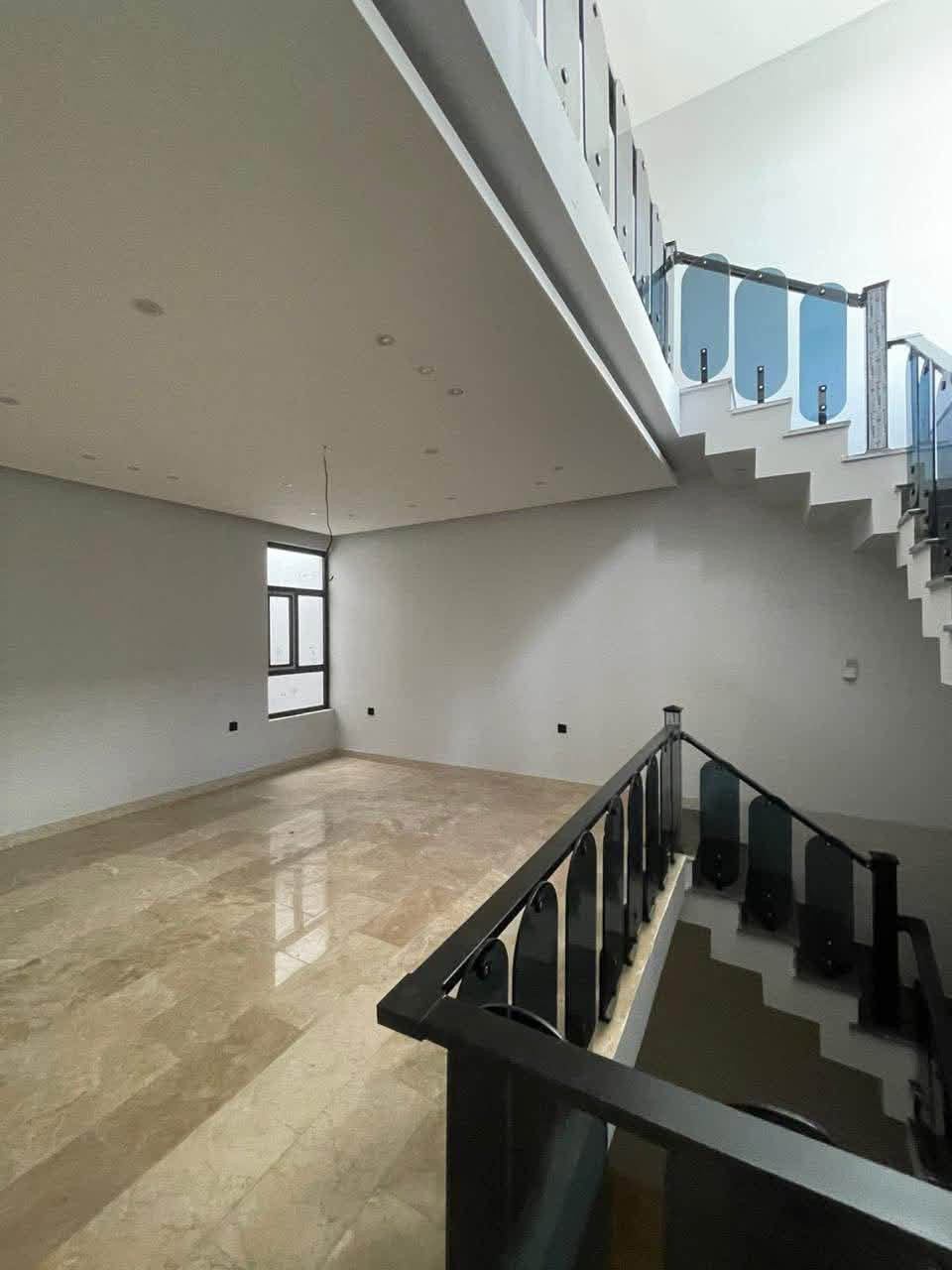 🏡 للإيجار | بيت جديد درجة أولى

✨ فرصة مميزة للسكن الراقي في بيت جديد وبمواصفات ممتازة، يتميز بالتنظيم والمساحات المناسبة للعائلة.

🔹 المساحة: —
🔹 4 غرف نوم
🔹 صالة واسعة
🔹 مطبخ
🔹 3 مجموعات صحية
🔹 بناء جديد وتشطيبات درجة أولى

📍 الموقع: بغداد – السيدية
📞 للاستفسار والحجز: ***********
🏢 مكتب المصطفى للاستثمار والتطوير العقاري

#للإيجار #بيت_للإيجار #السيدية #بغداد #عقارات_بغداد #عقارات_السيدية #الكرخ #بيت_جديد #درجة_أولى #عروض_عقارية #المصطفى_للاستثمار_والتطوير_العقاري
