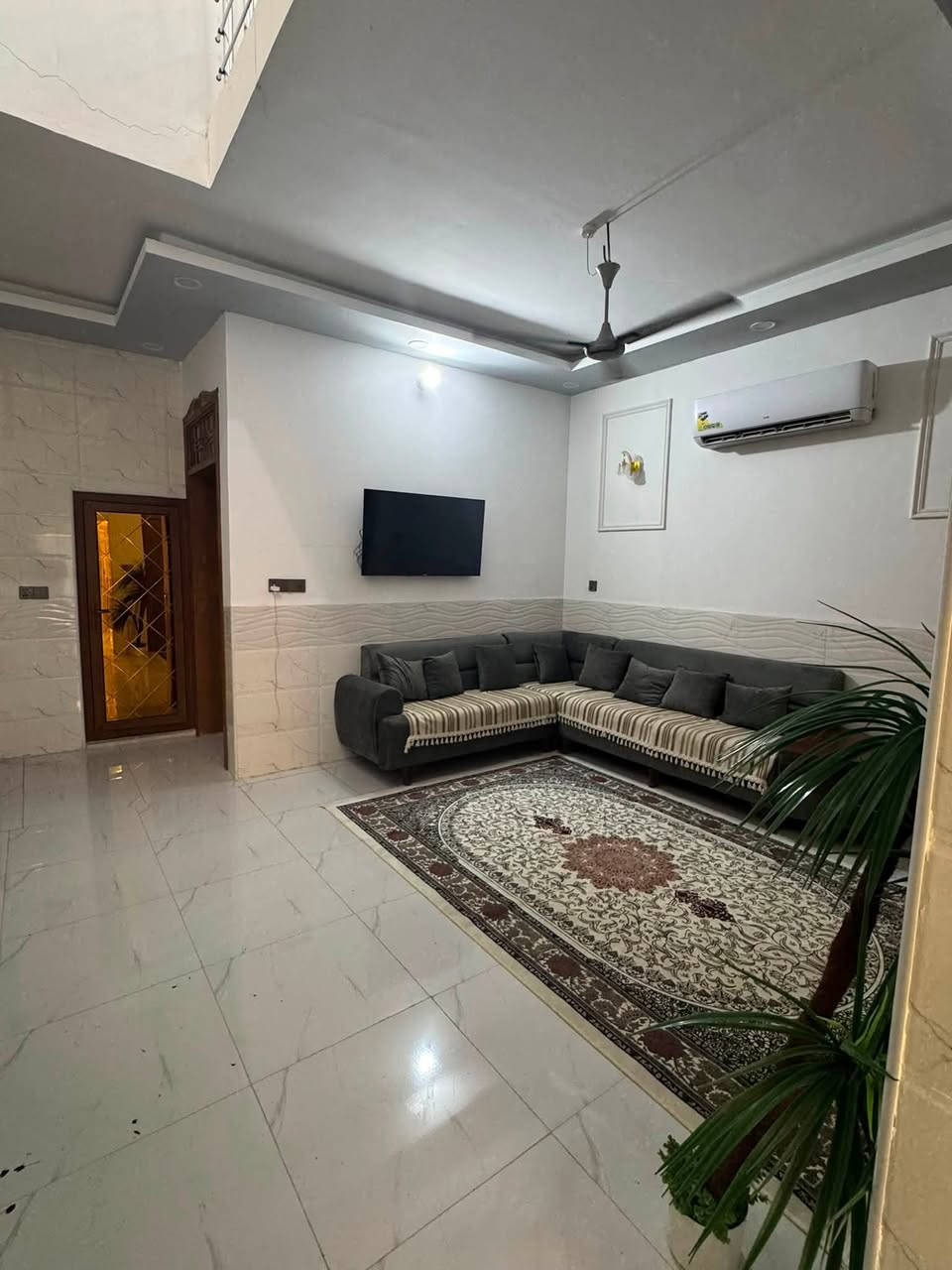 بيت طابو زراعي 
سند 25 
المساحة120 متر
العنوان شارع الصب عامود314

تفاصيل البيت :
يحتوي على غرفتين وصاله واستقبال ومطبخ 
وحمامين 
البيت بناء جديد 2026
شارع تبليط وانارة 
السعر55 مليون وبي مجال بسيط 
للتواصل***********

