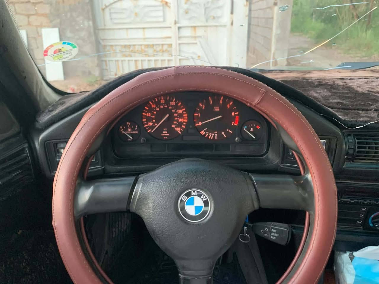 السلام عليكم سياره من نوع بي ام دبيلو e34 حجم 535i السياره مكفولة كير محرك حدادية مكفولة من الضربة رقم بغداد دولي
اتصل ***********
$40السعر
