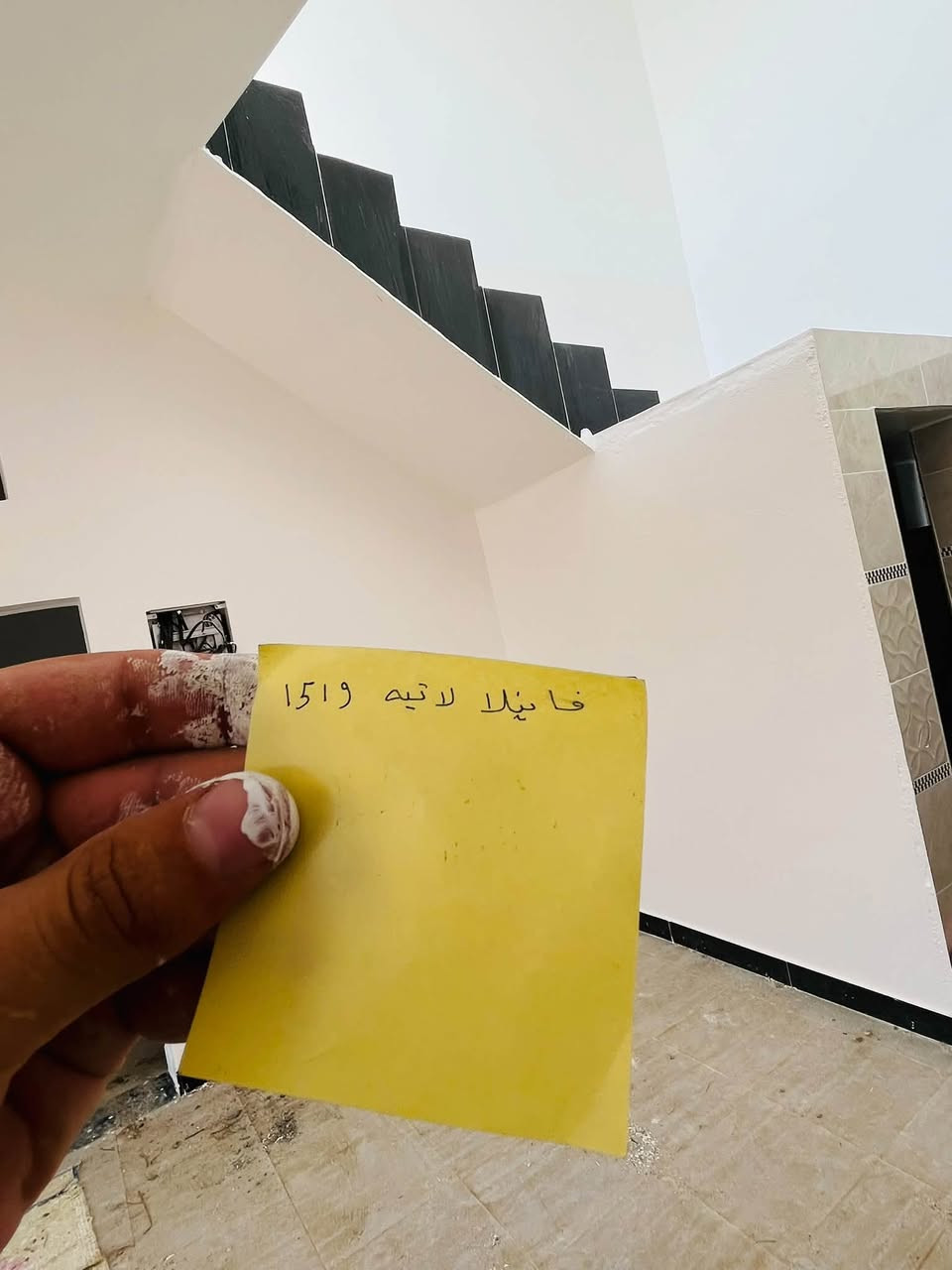 السلام عليكم
صباغ متفرغ حاليا وبسعر مناسب جداً ( صبغ بيوت داخليه خارجيه تصليح صبغ شبابيك وابواب وحديد صبغ كافه المباني والمحلات) 

للتواصل ***********  واتساب متوفر

نص مكتوب في الصور:
- بعد العمل
- قبل العمل