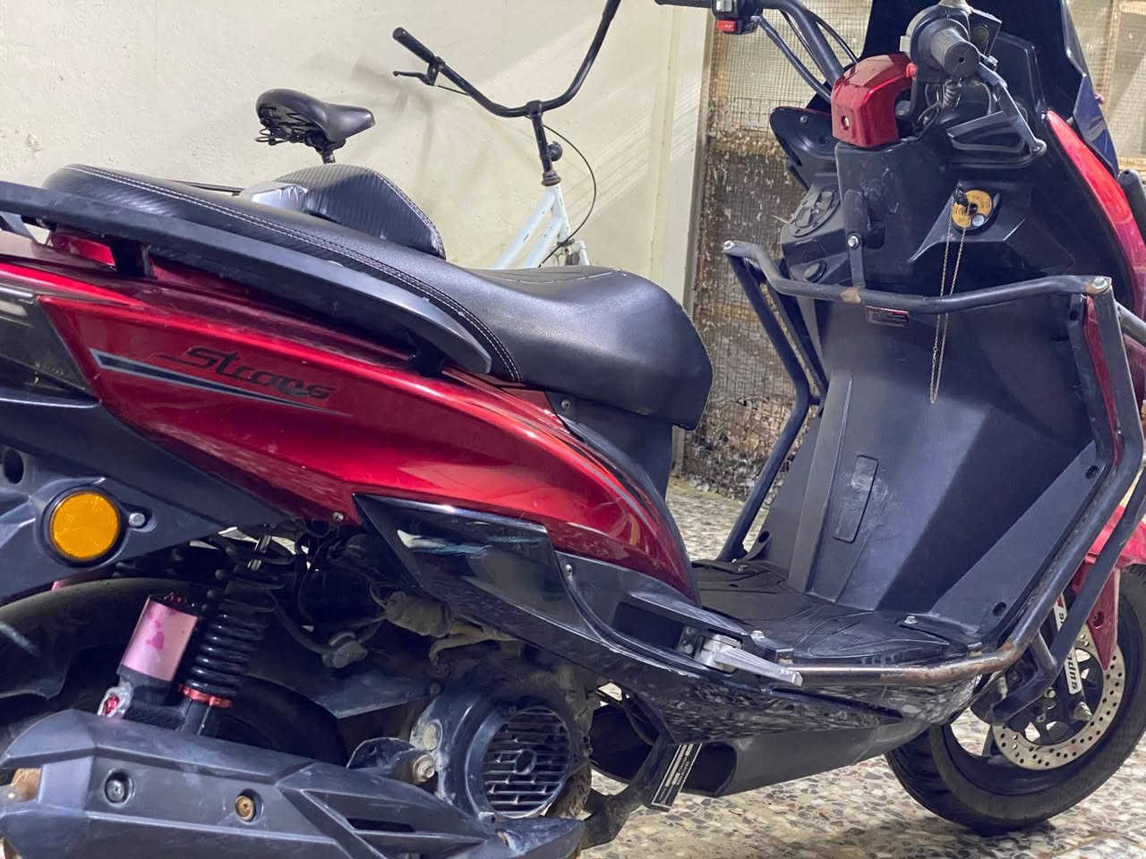 🔥 *للبيع سكنس ستورم 150cc -* 🔥

✅ موديل: 2024
✅ ماشية: 10,656 كم فقط
✅ محرك 150cc اوتوماتيك - شرط ما مفتوح
✅ تشتغل تك - خير من الله
✅ عداد ديجيتال + حديد حماية
✅ دراجة بيت، نضافة 80%

لا تصليح لا دوخة، تاخذها وتطلع بيها

💰 السعر: 850 الف وبيها مجال للشراي
📍 العنوان: كربلاء
📞 للاتصال: ***********
