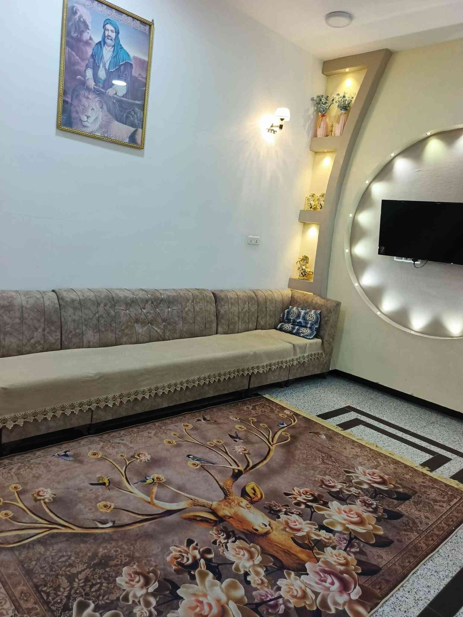 ياالله
سلام عليكم 
البيت البيع طابو صرف
مساحه((150)) متر بناء حديث
البيت طابقين 
يحتوي طابق أول 
استقبال وصاله ومطبخ وغرفة نوم
صحيات داخليه وصحيات خارجيه
طابق ثاني يحتوي على
ثلاث غرف نوم معه صحيات وصاله 
حي لحسين خلف مدينه ترفيهيه 
استفسار اتصل ((***********)) ((***********)) 
اخوكم أبو عراق الحلفي....
