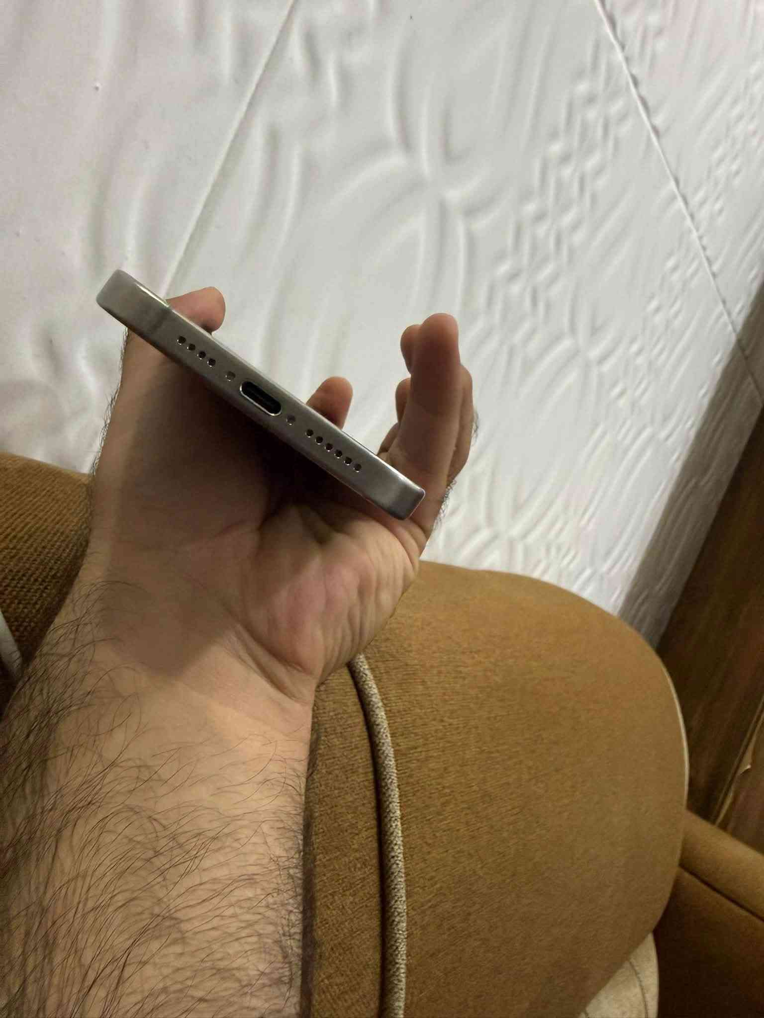 السلام عليكم 
ايفون15برو ماكس 256
بطاريه80
الجهاز ماستر 
وتر ممفتوح 
الجهاز ممبدل بي اي شي 
ونضافه الجهاز 100/100
فقط بي مثل النقطه الخضره حتى متبين ولا مئثره
للبيع او مراوس 
مكاني ديالى الخالص
سعره825مجال قليل
***********
***********
