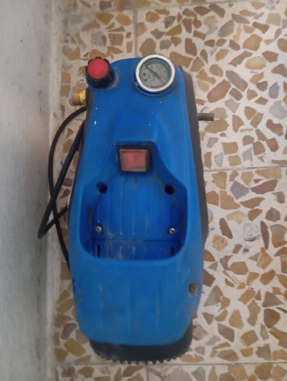 للبيع ماكورغسل جديد السعر 50الف
