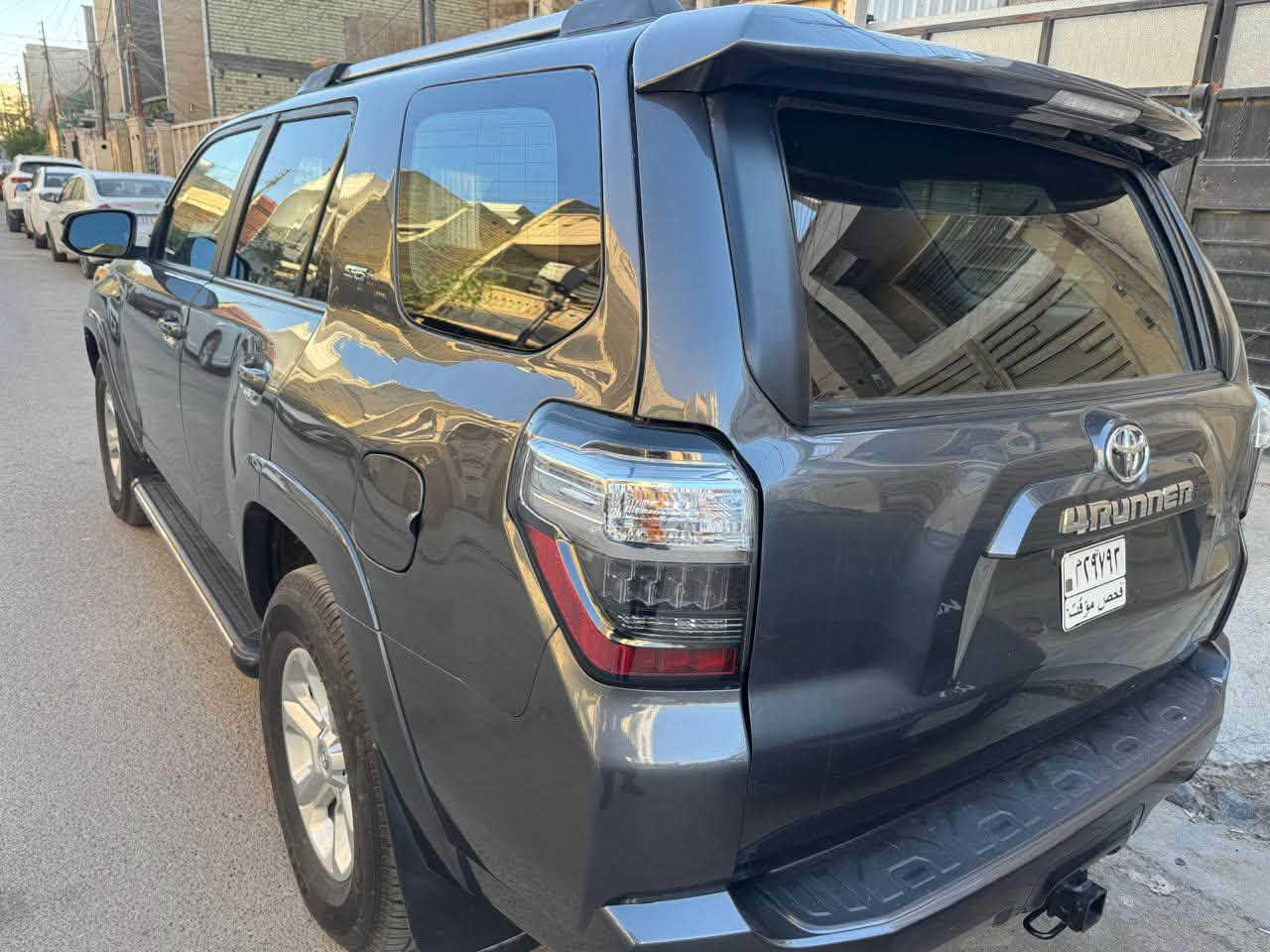 السلام عليكم

🚗 تويوتا فورنر (Toyota 4Runner SR5) موديل 2023 - وارد أمريكي 🚗

بيع فقط بدون مراوس
~ محرك 6 سلندر  / V6  4000

~ فئة SR5 فول موصفات 

~ بصمة ابواب وتشغيل

~فتحة بالسقف

~ تو ويل

~ شاشة كبير  كاميرة دوار 

~ كاميرة خلفية 

~ داخل جلد اسود

~ رادار أمامي وجانبي

~ كشنات كهربائية 

~ كشن جلد 

~تحديد سرعة 

~تحكم ستيرن 

~ حجم تايرات ١٧

~ويل كب ودواسات 

~جامه خلفية تصعد وتنزل مضللة

~ (7) سبعة راكب 

وبعد بيه موصفات

~ ماشي 9 الف

~ سعر  ( 28,500 )$

العنوان / بغداد / الدورة 

رقم الهاتف : *********** 
ملاحظة/
السيارة مصبوغة عام تبديل باب الصدر فقط وكما مبين في صور الحادث وايضا صورة للسونار مشتغليهة شغل جدا محترم ومضبوط صفحة السايق كلير فقط من امريكا 
يدة باب السائق متفتح عن طريق اللامس بس تقفل عن طريق اللامس
المرايات الجانبية ما بيهة كلوب مال الرادار
الجامة الخلفية مال الصندوق يحتاجلهة ترتيب لان تصعد وتنزل بطيء
