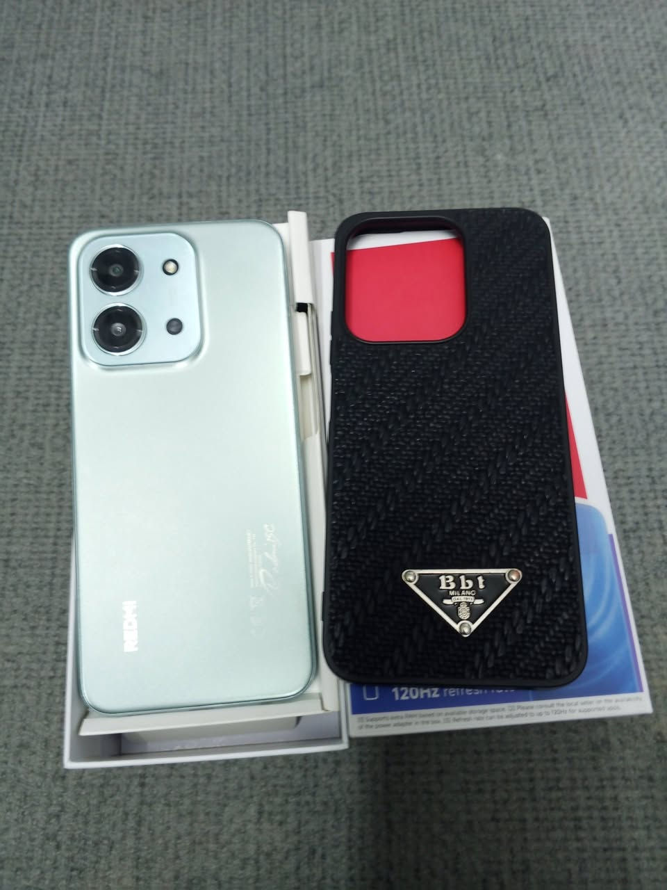 السلام عليكم
تليفون ريدمي (Redmi 15C)
لونه الأخضر النعناعي
المواصفات 
بحجم الشاشة 6.9 
الذاكرة العشوائية (الرام): حتى 16 جيجابايت (مع الذاكرة الافتراضية)
ذاكرة التخزين الداخلي
256 جيجابايت 
الكاميرا الخلفية بدقة 50 ميجابكسل (مزدوجة بالذكاء الاصطناعي)
البطارية بسعة ضخمة 6000 مللي أمبير 
دعم الشحن السريع بقوة 33 واط
مستخدم فقط اسبوعين مكاني بغداد حي جميلة 
السعر بـ ١٨٠ وبي مجال بسيط 
تواصل خاص او على الرقم
***********
***********
