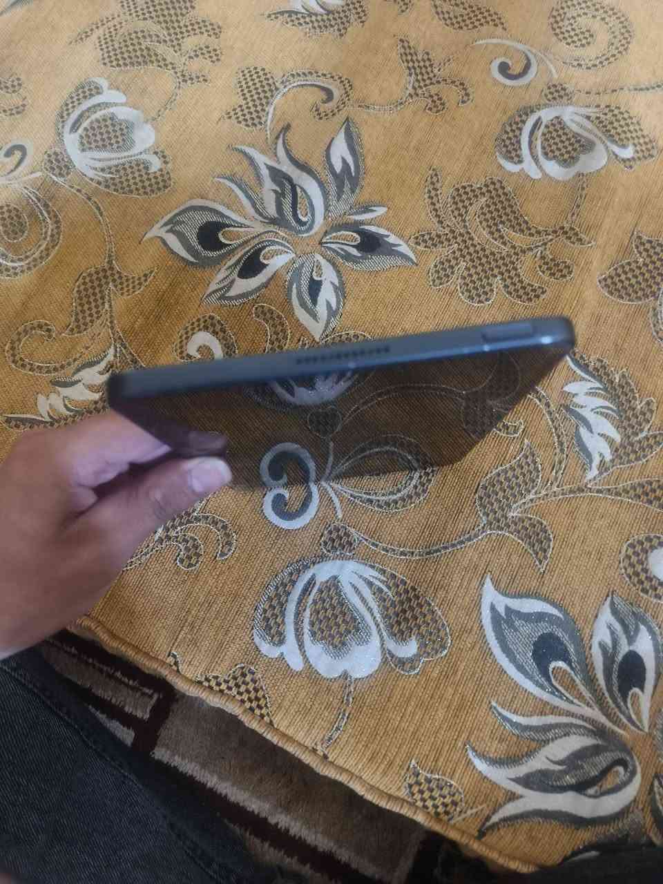 ايباد • بطارية ٩٢٪ • كامل ملحقات
