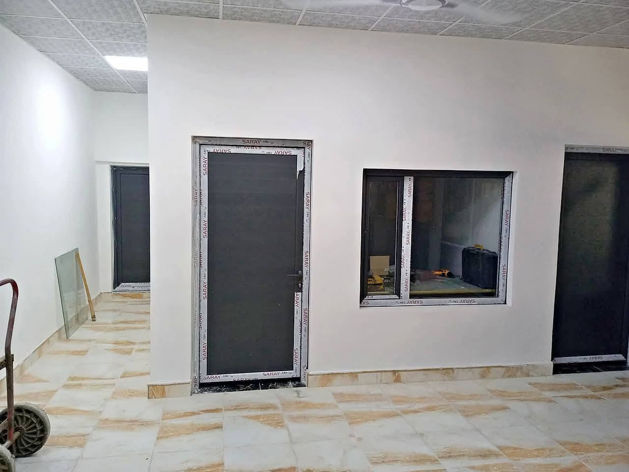 نقدم لكم أفضل الحلول المعمارية والديكورات الحديثة لجعل منزلك أكثر جمالاً وأماناً:
🚪 أبواب غرف نوم WPC (حشوة فوم كاملة):
 مقاومة للمياه والرطوبة 100% ضد التعفن والسوس.
 عزل صوتي وحراري ممتاز بفضل حشوة الفوم الداخلية.
 تصاميم مودرن وألوان عصرية تناسب كافة الأذواق.
🚪 أبواب ألمنيوم و بلاستيك (PVC):
 متانة عالية ومتوفرة بأشكال وألوان متعددة.
 مثالية للحمامات، المطابخ، والغرف العصرية.
 مقاومة للعوامل الجوية وسهلة التنظيف.
🪟 شبابيك ألمنيوم:
 عزل قوي للصوت والحرارة والتراب.
 أنظمة سحب ومفصلي بأعلى معايير الجودة والمقاييس.
🚚 خدمة التوصيل والقياس متوفرة لكافة المحافظات!
📞 للتواصل والاستفسار أو الطلب:***********
