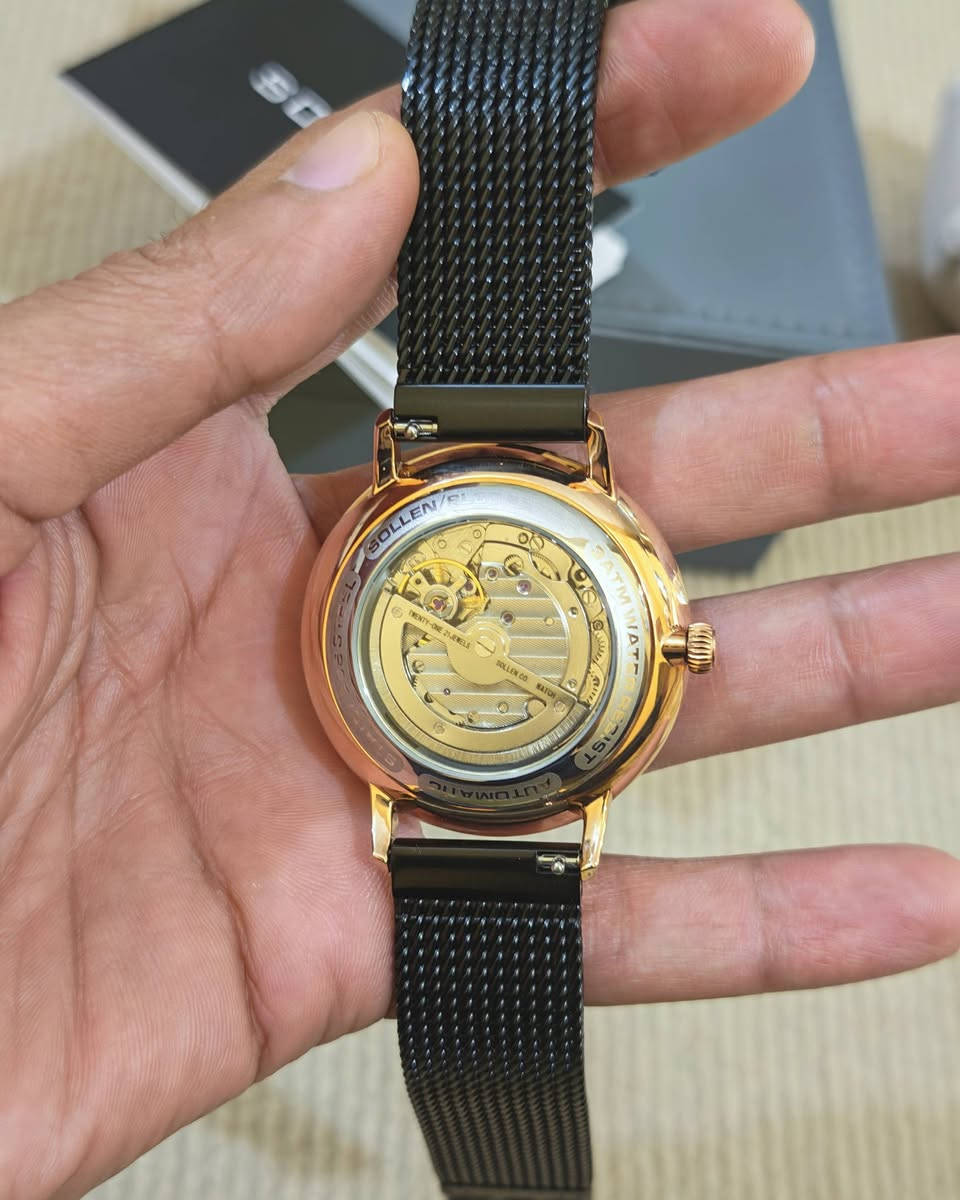 يا الله
شباب مزاد يبدي المزاد من 80 ألف وشتوصل بالعافية 
***********

نص مكتوب في الصور:
- PRODUCT SPECIFICATIONS Case Diameter: 42mm | Thickness: 14mm Waterproof: 3ATM | Band Length: 210mm | Mirror: Mineral Glass | Movement: Automatic Mineral Glass Scratch Resistant 3ATM Waterproof Automatic Movement 42mm Diameter 14mm Thickness 210mm Band Length Perfect Gift for Men