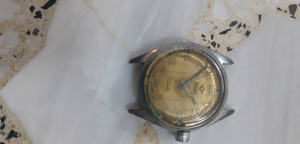 ساعه سويسري صناعه 1950
شغاله ماركه Watex العنوان بغداد 
***********
