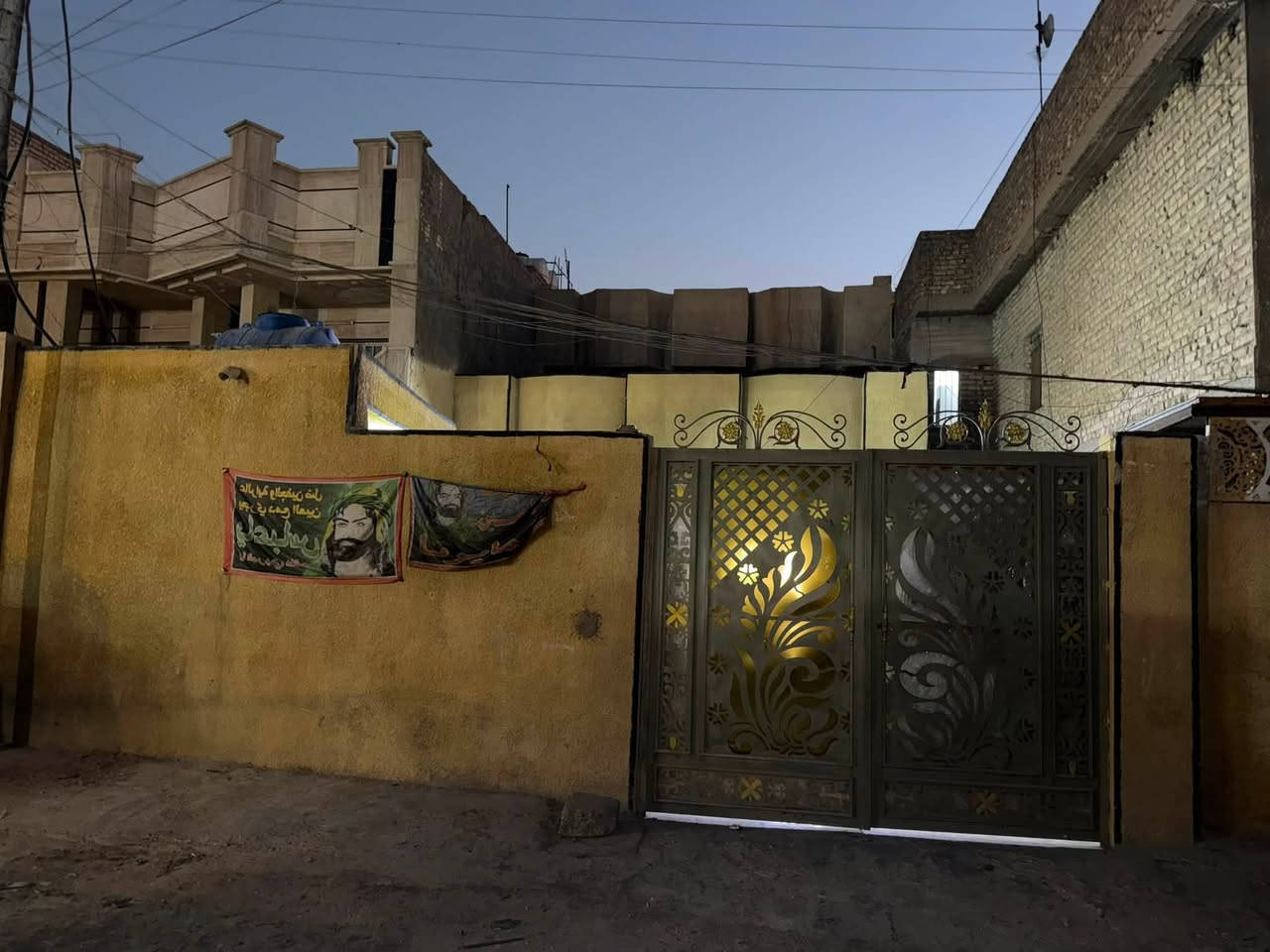 سلام عليكم بيت المساحه200متر سند مستقل

بناء تسعينات 4غرف نوم وحده سندويش ومطبخ وهول وستقبال وحمام تاخلي وخارجي ترميم جديد المكان الورفلي قرب مدرسته كافي اليتيم

 وله بيت بصف ركن عل خدمي 

الستفسار عل رقم ***********
