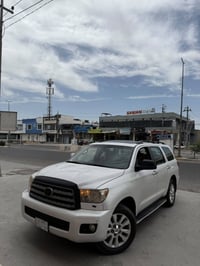 تيوتا سيكويا سومراي الياباني بلاتينيوم فول مواصفات VIP السيارة خليجي ك...