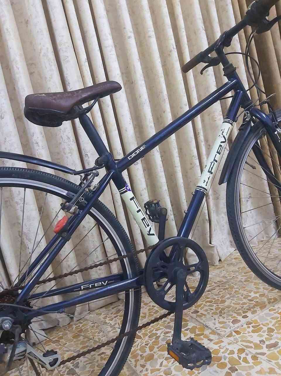 دراجة نوع 700c ماركة DIONE ياباني كسر حاوية نظافة 95/% 

السعر 100الف وبي مجال 

((العنوان/بغداد/البلديات)) رقم الهاتف ***********
