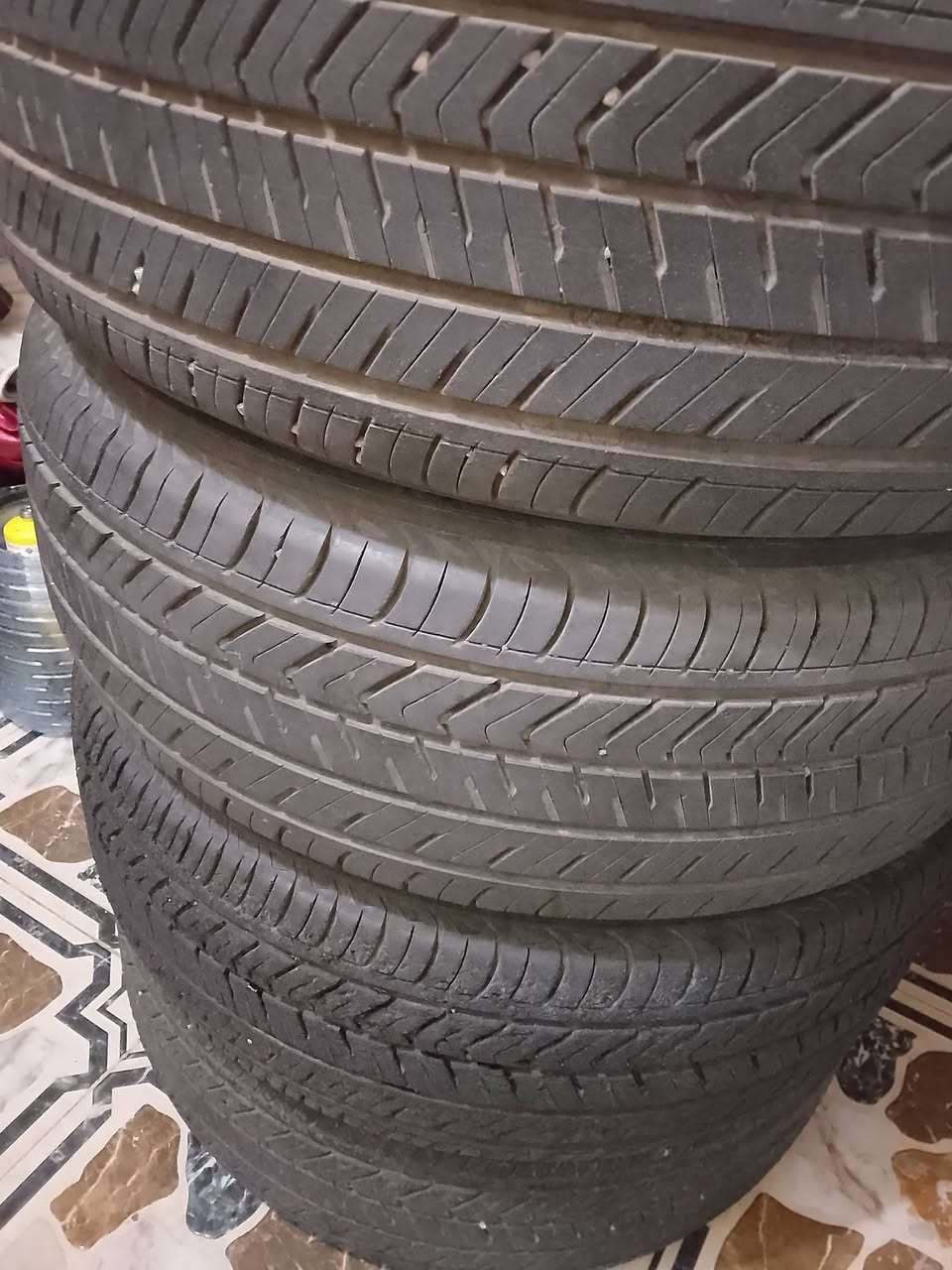 طخم تايرات ياباني وكاله انتاج 24. 
الحجم 20
السعر 250 قفل نضافه 80 ب الميه
للاستفسار الاتصال على ***********
