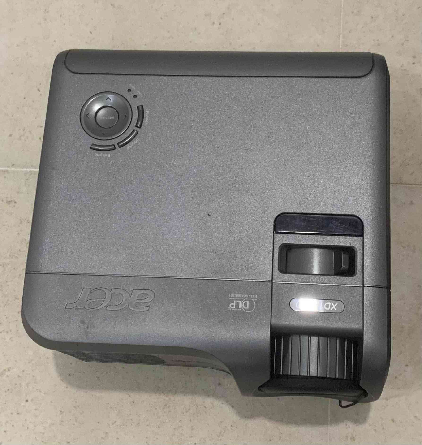 📣 Acer Original DLP Projector (XD1270D) 📣
پرۆژێکتۆری ئۆرجیناڵی Acer (دەستی دووی ئەوروپی - زۆر خاوێن)
زۆر گونجاو و باشە بۆ ئۆفیس، هۆڵی کۆبوونەوە، قوتابخانە و پەیمانگاکان، و هەروەها بۆ شوێنی تر و سەیرکردنی فیلم لە ماڵەوە.  
✨ مواسەفات:
 مارکە: Acer (Model: XD1270D / DNX0503)  
 گڵۆپ: PHILIPS UHP 200W  
 دەرچەکان: VGA In/Out, DVI, S-Video, Audio In, USB  
 ملحەقات: جانتا و بەندکی ئۆرجیناڵ، کێبڵی کارەبا، کێبڵی VGA، قاپی پاراستنی عەدەسە  
📍 نیشانی: هەولێر
🚚 گەیاندن: گەیاندنمان هەیە بۆ سەرجەم شارەکان
بروجيكتور أصلي من شركة Acer (مستعمل أوروبي - نظيف جداً)
ممتاز ومناسب جداً للمكاتب، قاعات الاجتماعات، المدارس، وللاستخدام المنزلي.  
✨ المواصفات:
 الماركة: Acer (الموديل: XD1270D / DNX0503)  
 المصباح: PHILIPS UHP 200W  
 المنافذ: VGA In/Out, DVI, S-Video, Audio In, USB  
 الملحقات: الحقيبة الأصلية مع الحزام، كابل الكهرباء، كابل VGA، وغطاء العدسة  
📍 العنوان: اربيل
🚚 التوصيل: متوفر التوصيل لجميع المحافظات
Original Acer DLP Projector (European Stock - Excellent Condition)
Great choice for offices, meeting rooms, schools, and home use.  
✨ Specifications:
 Brand: Acer (Model: XD1270D / DNX0503)  
 Lamp: PHILIPS UHP 200W  
 Ports: VGA In/Out, DVI, S-Video, Audio In, USB  
 Includes: Original Acer Bag with Strap, Power Cable, VGA Cable, and Lens Cap  
📍 Location: Erbil
🚚 Delivery: Delivery available to all citie أربيل, العراق
