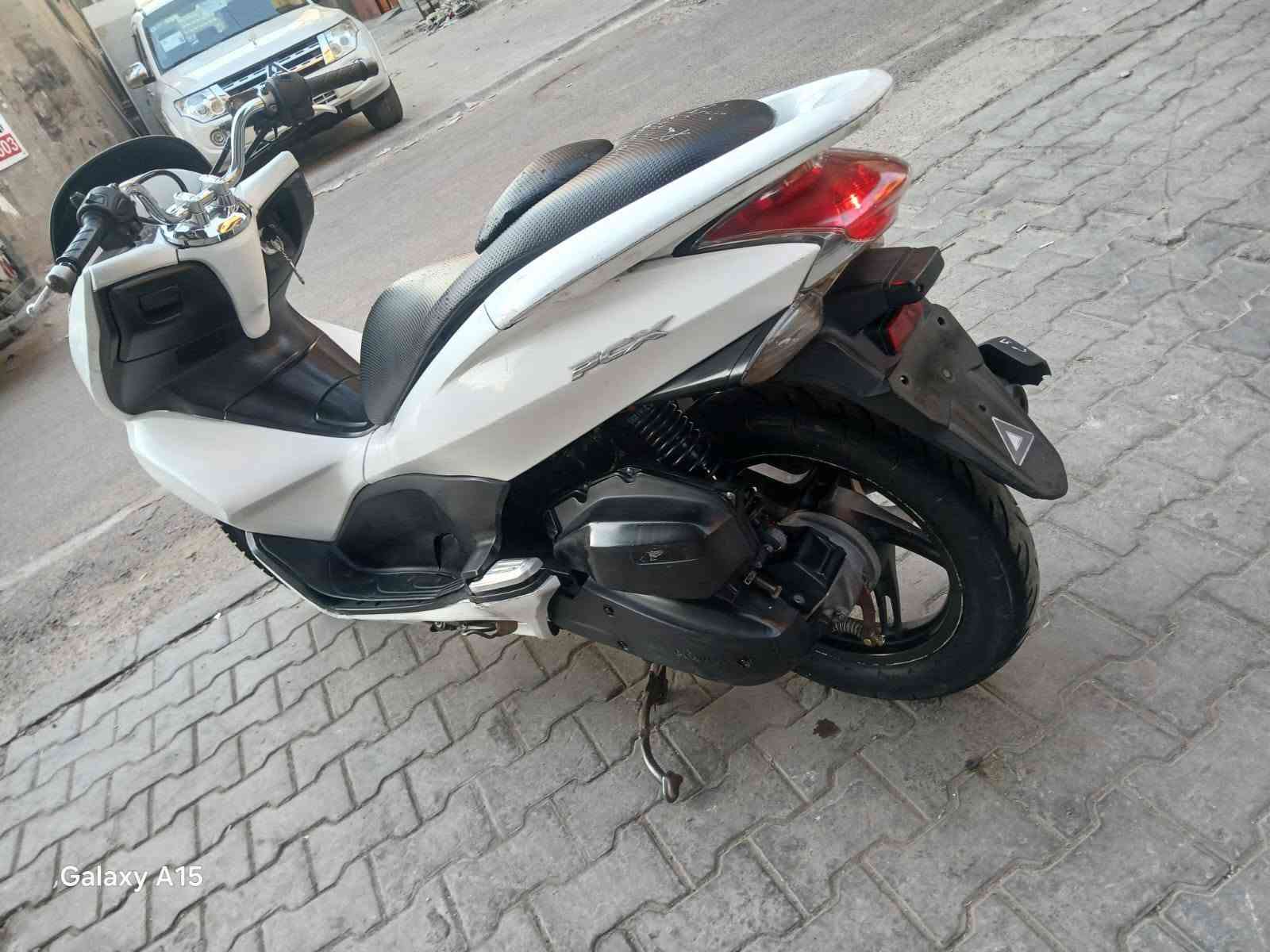 دراجه pcxجيل اول ياباني الاصلي دراجة  كلها ابلاديه شرط النضافه دراجة مال رمبه مال معرض المديل 2016 ماخذها رمبه اوراق المعرض موجوده يعني مو مال شارع السعر مليون و400الف 
حساس ازدحام كفاله عامه الدراجه على ايدي شوفت عينك ياباني الاصليJF جديده مكاني بغدادالكرخ اي استفسارالاتصال على رقم***********
