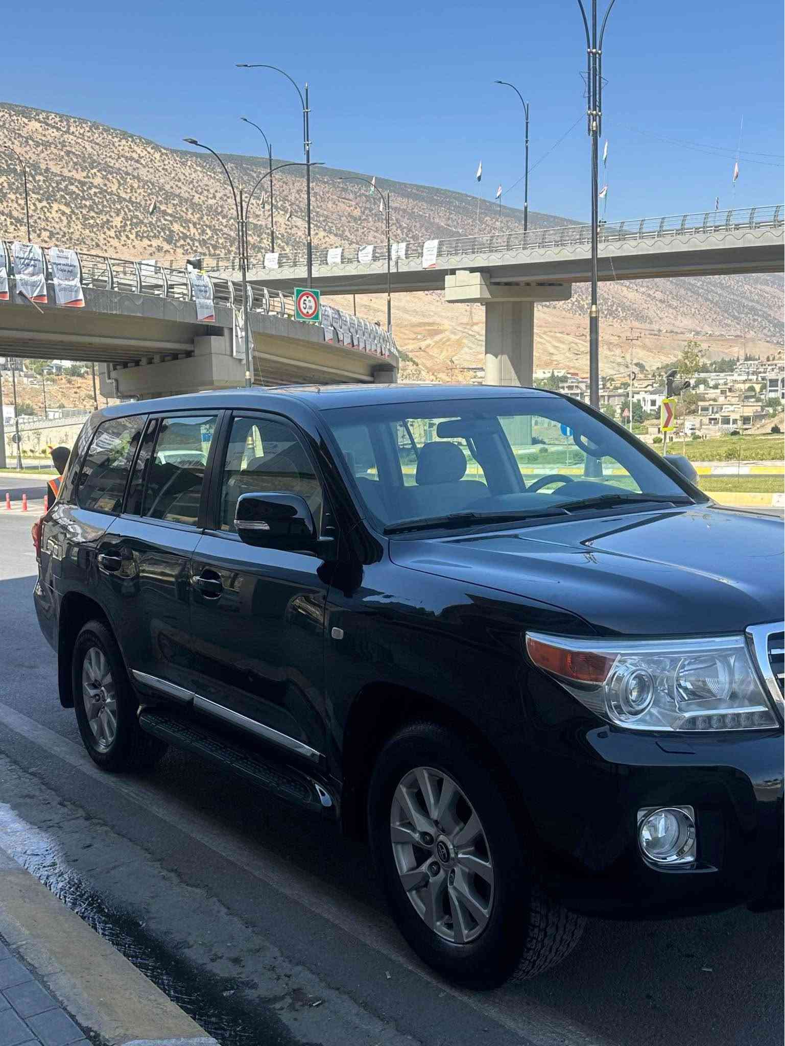 Land Cruiser 2008 GXR v8 
چوار پارچه بوياغ بى داخلى 
گير و مكينه به شه رت 
رقم و سنوى نوييه به ناوى خومه 
        Tell. *********** أربيل, العراق
