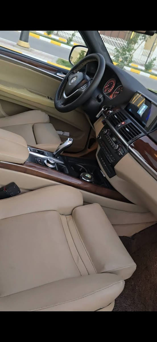 السلام عليكم X5.  2009  خليجي كفالة ماعده دعاميات صبغ لسياره فول مواصفات *********** سعر 150$ وبيه مجالي لشراي
