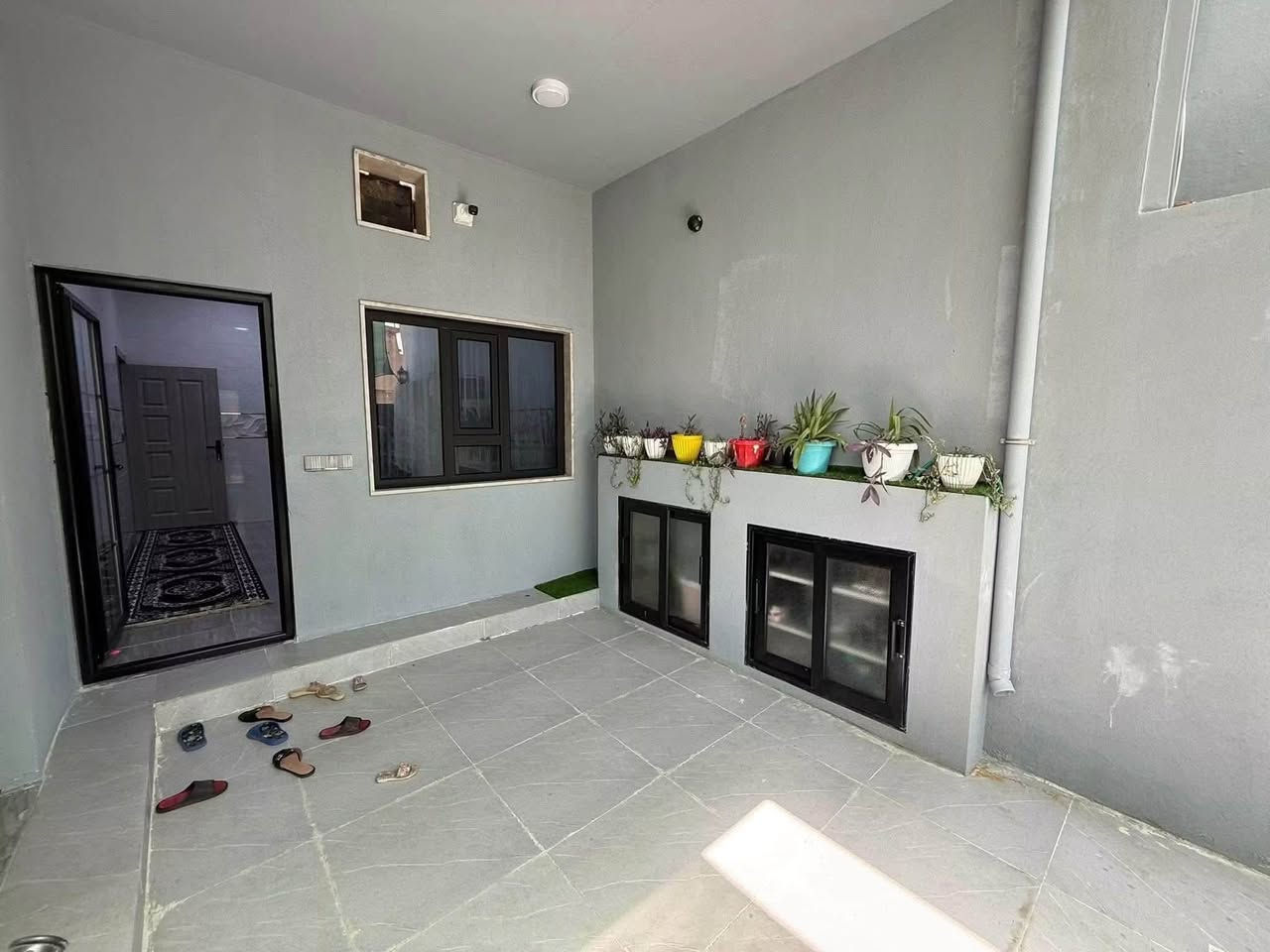 #دار #للبيع  🏠  طابقين طابو ملك صرف بناء حديث واجهة ملكي
بيت فول بناء درجة اولى مجهز بنضام الطاقة الشمسيه

#المساحة :  175 متر  

#واجهة الدار :  7.5

#السعر  :- مراسله الصفحه او واتساب او الاتصال
***********
***********

#الموقع :- كركوك —  القادسيه الثانيه مقابل حلويات الشام 

#تفاصيل الدار

♦️الطابق الاول
 
- استقبال 
- هول
- غرف نوم عدد اثنين
- مطبخ بارد
- مطبخ حار
- درج داخلي
- صحيات 
- حديقة
- كراج سياره 

♦️الطابق الثاني 

- هول
- غرفة نوم عدد اثنين
- صحيات
