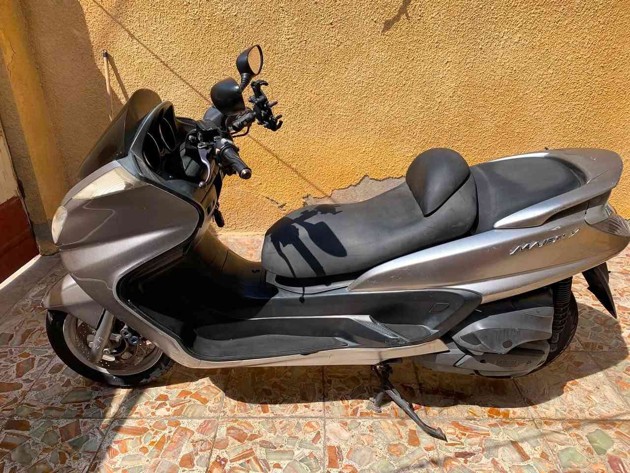 للبيع ياماها ماجستي مني كراند مكينة 250cc
السلام عليكم 
اخوان الرجاء تركيز بقراءة المنشور قبل الاتصال
 
للبيع دراجة ياماها ماجستي مني كراند مكينة ربع 
مواصفات الدراجة معروفة 
مكينة مكفولة بلادية برغي ما مفتوح دهنها موتل الاخضر ركز الاخضر وليس الاحمر دهن خاص Maxi Scooter
ماء راديتر زيتي
الدراجة عليها ادامة كهربائيات كلها شغالة 
الدراجة امانة الله شلعة ومعدل ورزانة تاكل الگاع اكل وبالعافية عالياخذها 
 
مكانها بغداد المشتل 

الشراي يتصل 

***********
***********
