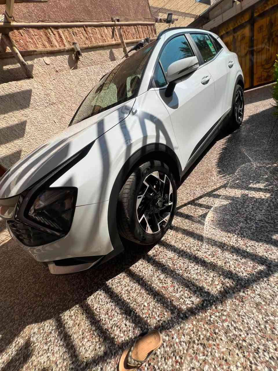الوصف:
كيا سبورتاج / 2025 / بغداد 

اللون: أبيض ماشية اقل 5 كيلومتر 

المواصفات: فول واحد على واحد (سقف بانوراما، شاشة لمس كبيرة حساسات، ويل كروم رياضي فتحات تكييف خلفية .. بصمة وكما موضح بالصور .. 

السيارة جديدة بحالة الشركة (زيرو) 

الضرر: مكفولة .. باستثناء خدش موضح بالصور . 

السعر 23 الف 

***********
