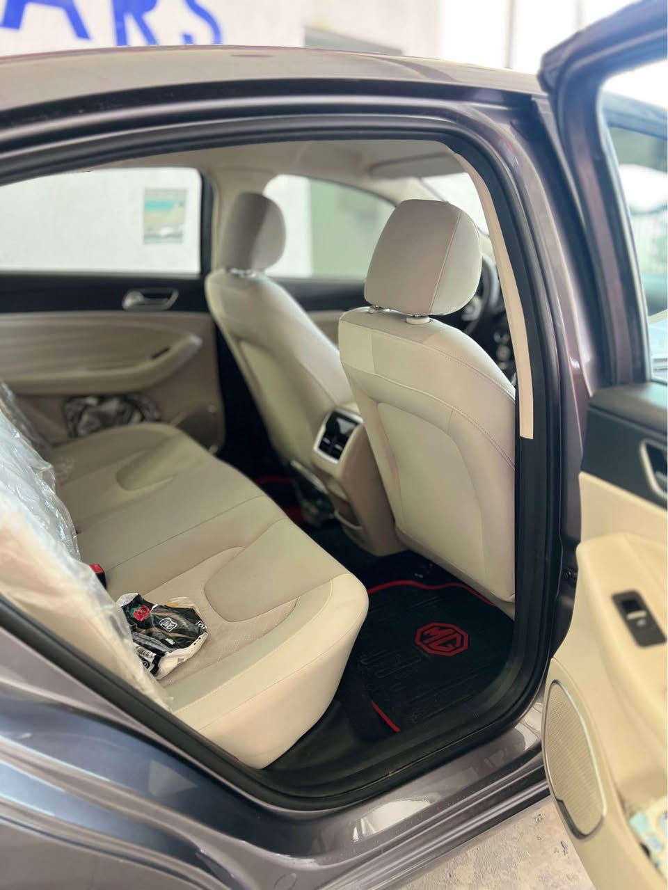CHERY ARRIZO 5 🔥📦

***********

سلاوی خوای گەورەتان لیبیت 
شیریی ئەریزۆی ٥  سال زەمانی شەریکە هەیە ٤٦ هەزار رۆشتوە و هیچی نیە بە بەنزینی نۆرمالیش ئەروات دیلکۆیی نیە مواسەفاتەکانی :-
 
ناو زەرد - ئۆتۆ هۆلد - بریک بەسمە -لید-زینۆن -بلاجکتۆر -لایی عەدەسە - ویل کرۆم - تەبرید مەرکەزی - ئاوینە اشارت  - حاسە -سوکان ڤۆلیۆم

بە نرخیک خوار شەریکەو بازاریش  نرخەکەی شۆکتان  ئەکات  زەرەی رەقەمی دراوە و  جایزو بی کیشەیە گیرو مەکینە بیلادیە و نەگۆراوە و کارەبایاتی بە شەرت بۆ زانیاری زیاتر پەیوەندمان پیوە بکەن 
***********
لە سلیمانیم السليمانية, العراق
