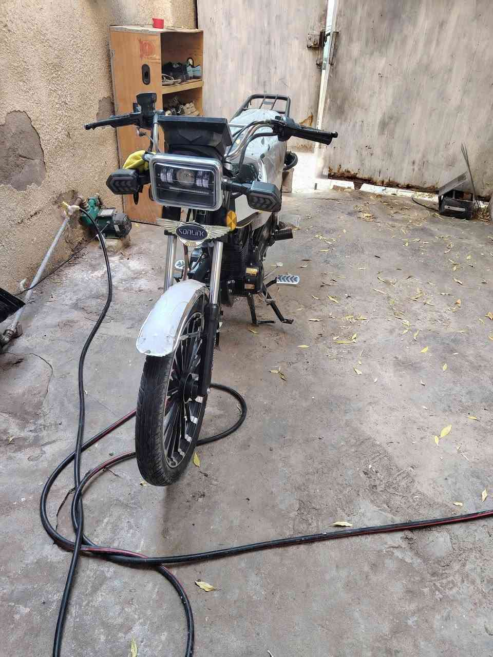 سلام عليكم دراجه موديل 25 دراجه مكفوله مكينه 200 ضاغطه وزنجيل كفاله عامه أوراق كامله سعر 900 وبيها مجال عنوان بغداد محموديه ***********
