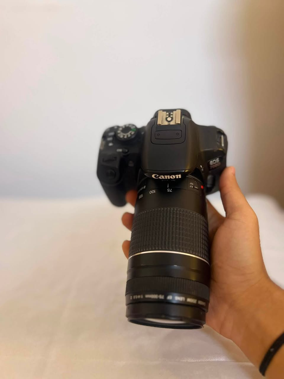 كانون 700d
نضافه فول 100%
شاشه قلاب لمس 

ملحقات 
زوم رياضي 75/300EF
شاحنه 
بطاريه عدد2
سعر 350 وبيها مجال قليل 
يتوصيل مجاني 

للاستفسار خاص واتس واتصال ***********
