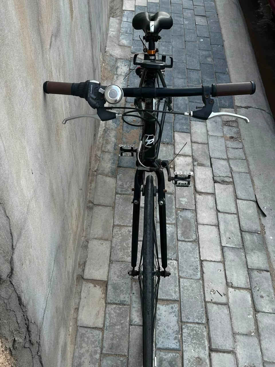 بايسكل c700 للبيع
ماركة كومفورس سبورت المنيوم بالكامل 
تايرات + جوب امامي خلفي جديد 
سستم بريكات امامي خلفي بحالة ممتازه
مكينه ٦ خلفي ١ امامي ماركة شيمانو 
ويل امامي خلفي المنيوم نضيف بالكامل 
وزن جدا خفيف و سريع كذلك 
ويا هديه سرج طبي + ستان موبايل 
السرج القديم موجود كذلك 
السعر ١٧٥ و بي مجال جدا قليل 
رقمي ***********
