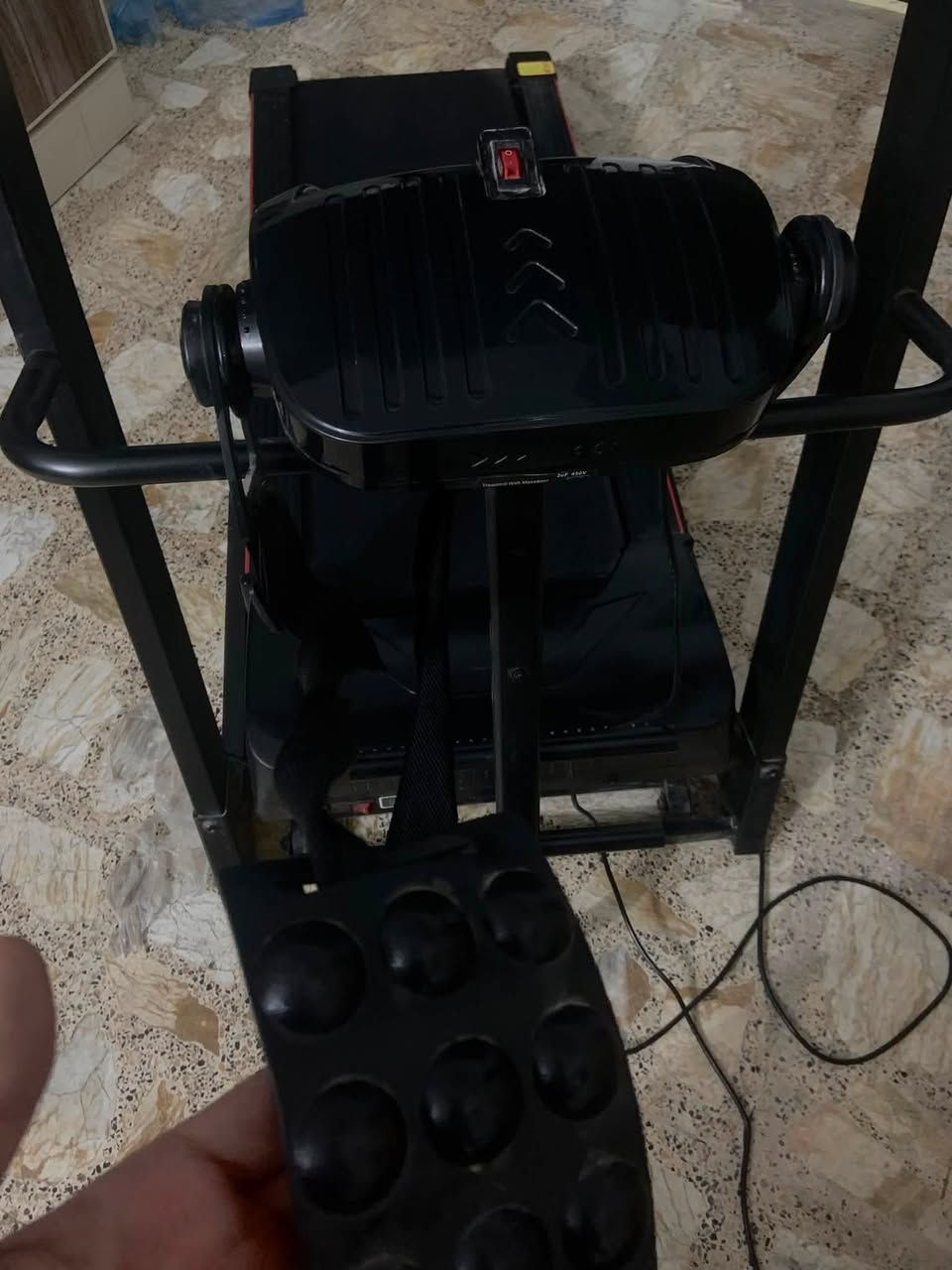 جهاز جري نظيف يحتاجله تعديل بسيط سعر 200 نهائي مكان كربلاء ***********
