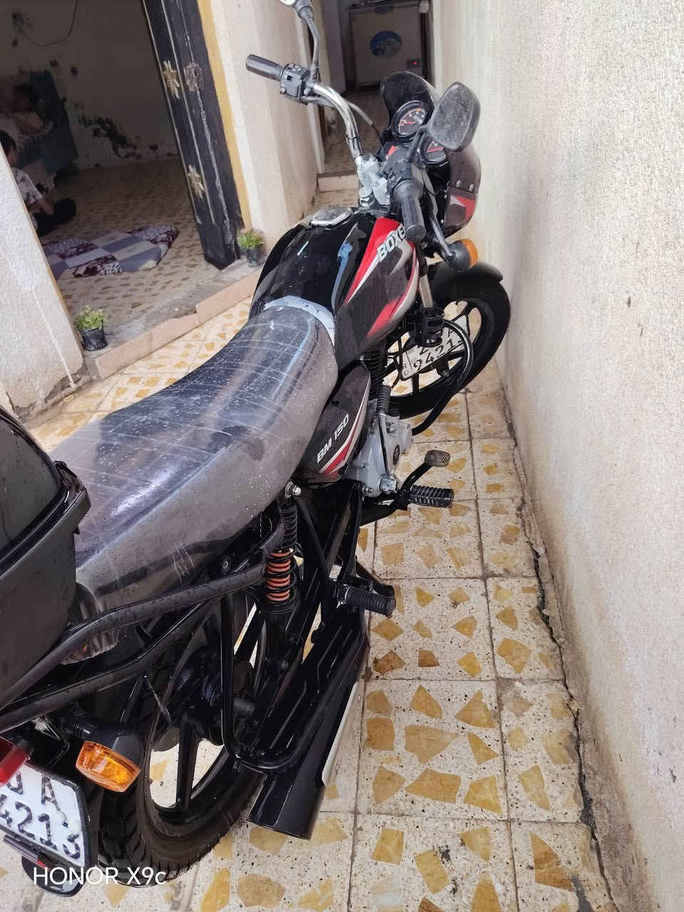 دراجة باكسر لبيع فقط مديل 2023 بسمي رقمه كفاله رقم الهاتف *********** مكاني ديالى بعقوبة تحرير

نص مكتوب في الصور:
- HONOR X9c