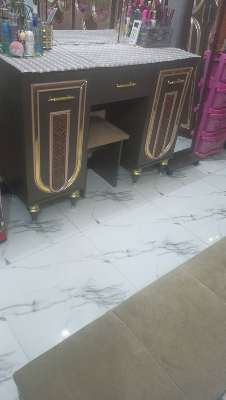 سلام عليكم غرفه للبيع 9قطع نضافته گبالكم مستعجل ع بيع بغداد مدينه الصدر
***********واتساب
