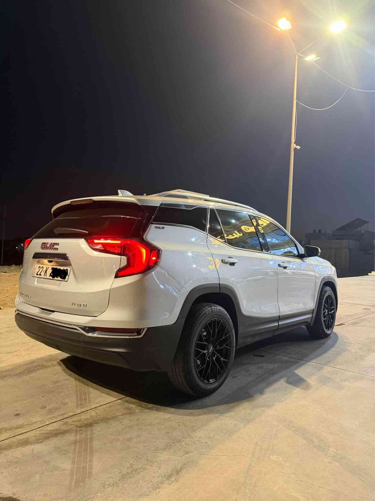 GMC TERRAIN 2021
سەیارەکە ٢ پارچەی هەیە 
لای سەکن تۆزێک هەیتی بێ شانسی 
ئێڕباگ سوکان و شان سیستەم 
سەیارەکە قەپات مواسەفاتە 
کوشین جلد و سارد و گەرم 
دەبڵ ئەکسل و ڕادار و بەردی گزۆز هەمووی بەشەرت 
گێڕ و مەکینە و کارەباییات هەمووی بە شەرت 
ڕەقەم و سەنەوی نوێیە 
سعری ١٣٠ وەرەقە و مەجالەکی کەم 
*********** أربيل, العراق
