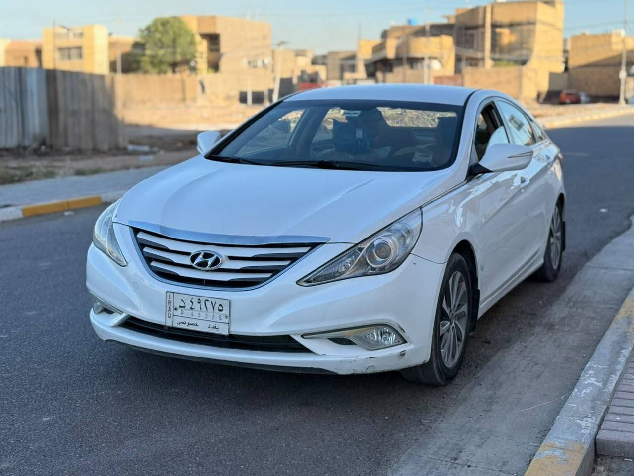 محرك 2400 دوش وكير 6 سرعات بدون فتح على وضع البلاد 
ماشيه 93 الف ،حداديه وتايرات تمام رقم بغداد بأسمي تحويل بعد الشراء مباشر دواخل كلش نضيفه بيها شخطات واضحه بلصور يحتاج تكحيل وصبغ بسيط حول قبق البنزين بدون دواخل 
السعر 130 مع المجال القليل 
مكاني الديوانيه مركز المدينه  *********** 
الشراي يتصل خاص ماعندي ديوانية, القادسية
