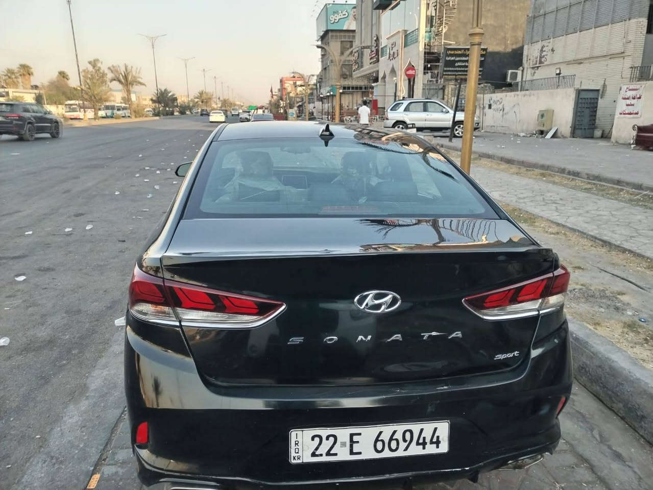 سلام عليكم سياره سوناتا موديل 2018 سياره وارد امريكي سيوان فول حادثه جاملق وبنيد بدون دواخل سياره جديد حلوه سعر 120وبيه مجال *********** مكان بغداد مدينه الصدر
