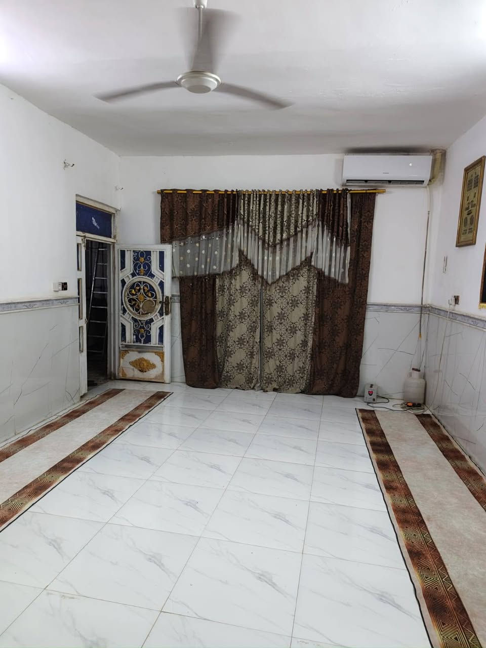 بيت للبيع العماره ميسان دوانم حي السلام  عقد 25،قرب بانزين خان بيت مخيلف مقابل عارضه المجمع السكني،، 
بناء حديث مساحه 200م بناء حديث قريب للشارع يحتوي على محل كبير، تغليف الواح مع ارضيه بور سالين تفاصيل اكثر تصال واتساب اوسيم كارت ***********او ***********
السعر 115بيه مجال
