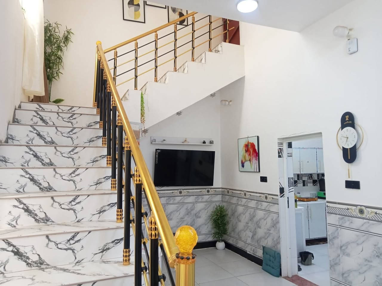 سلام عليكم بيت للبيع زراعي مساحه 200 متر بنيان جديد سنت 23 بنيانه شارع سفينه وراء جامع جعفر الصادق سعره 130 رقمي وتساب ***********
